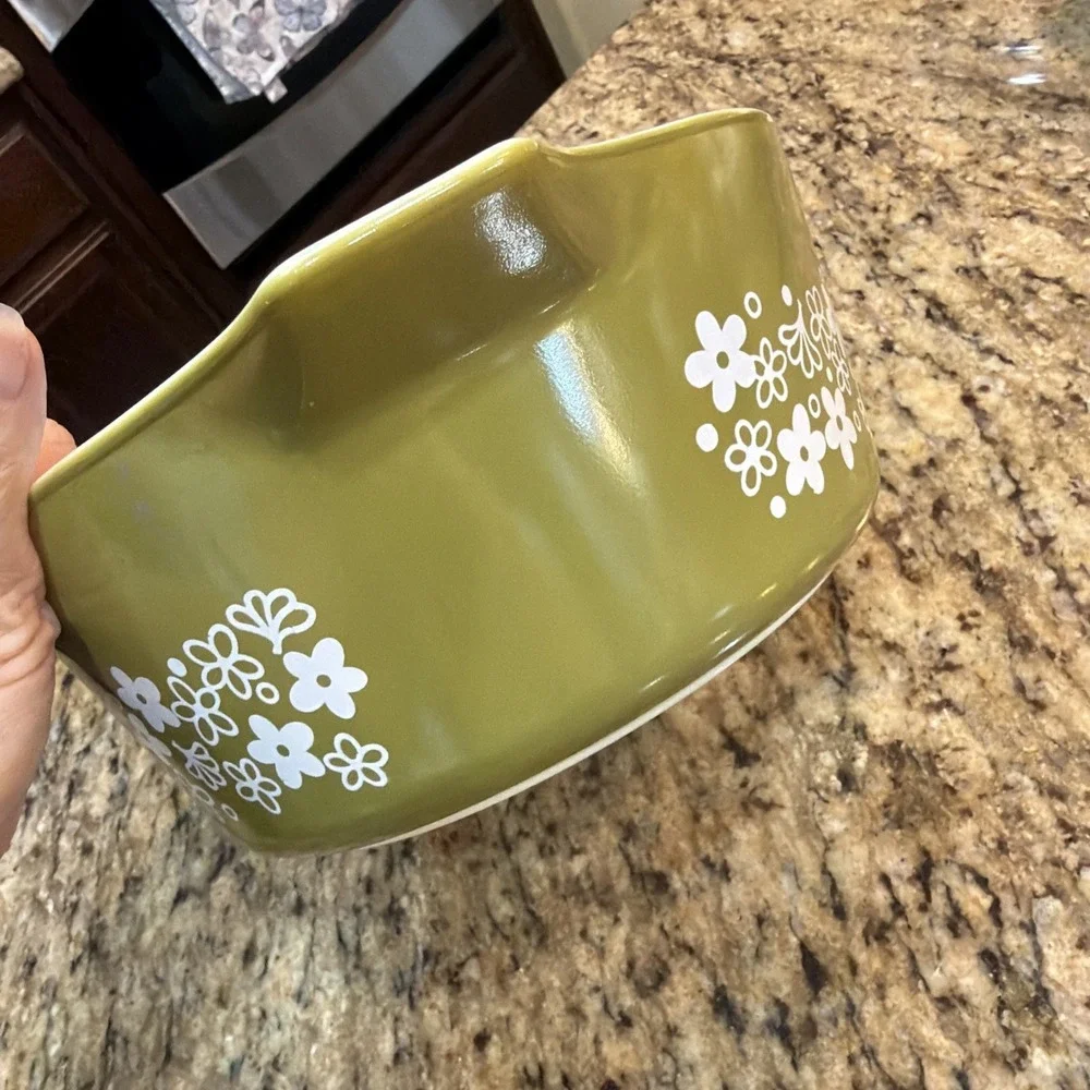 VTG Pyrex Crazy Daisy Spring Blossom # 475-B 2 1/2 QT round casserole No Lid